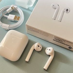Apple AirPods (SOLD on FB MARKETPLACE)